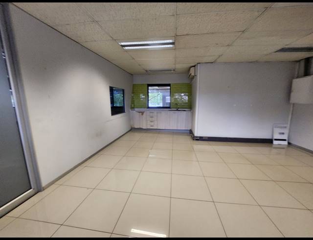 1,840M² OFFICE TO LET IN RANDJESPARK